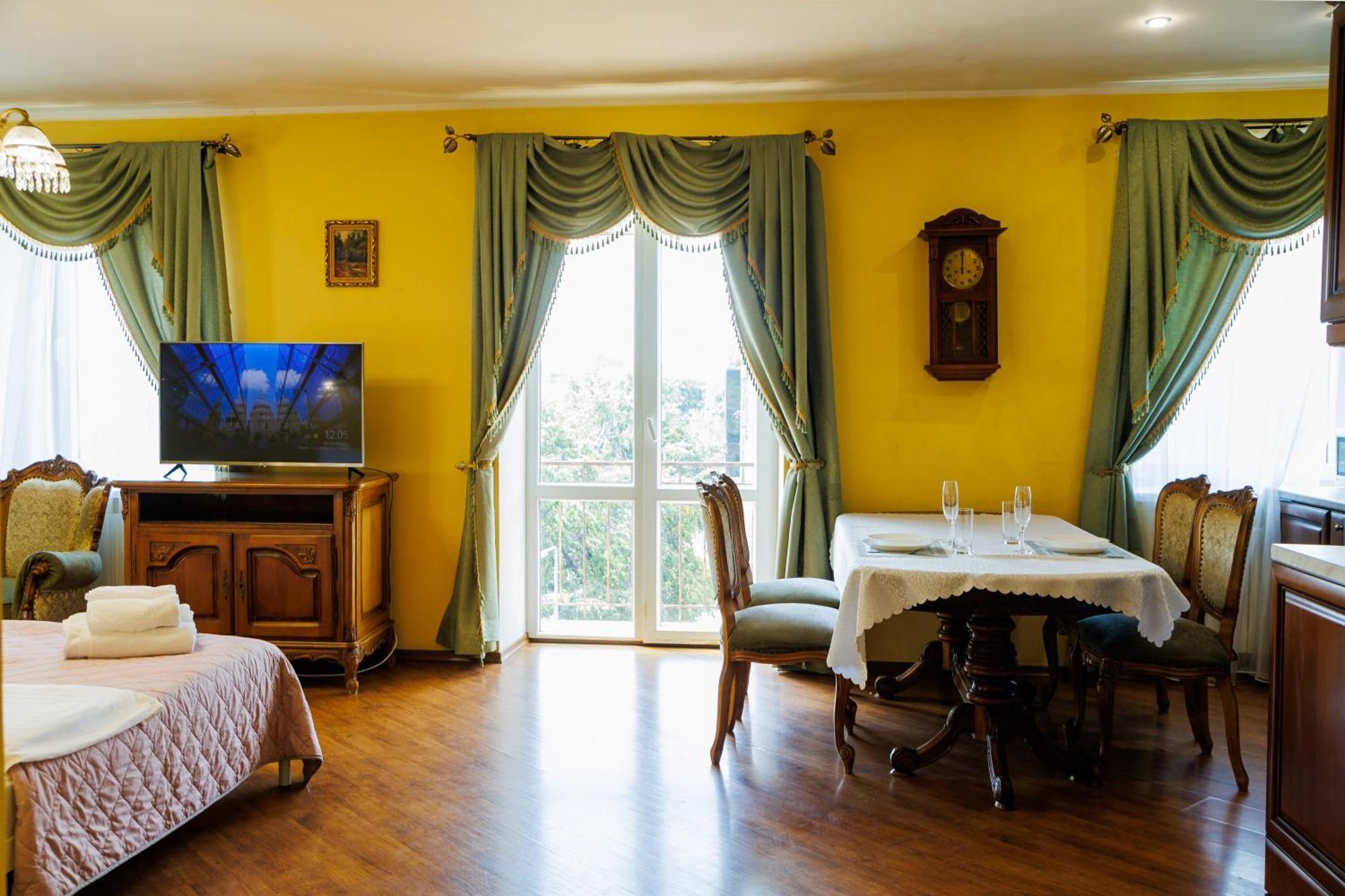 Квартира Антиквара У Центрі Полтави Мережа Alexapartments Документи Для Відряджень Безконтатне Заселення Цілодобово Poltava Exterior foto